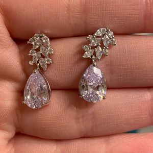❌❌SOLD ❌❌NWOT Cubic zirconia w/ white gold plating earrings